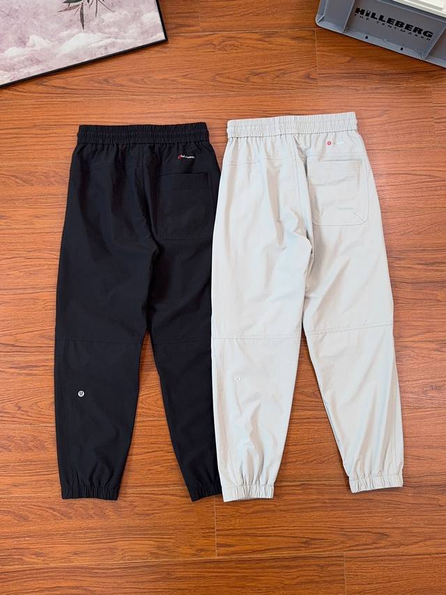 Lululemon 露露新款轻量透气 户外运动 机能工装裤 面料手感超级舒服！轻薄透气！ 高端立体裁剪设计，上身修身显瘦！运动灵活舒适！ 代工品质。 后腿处经