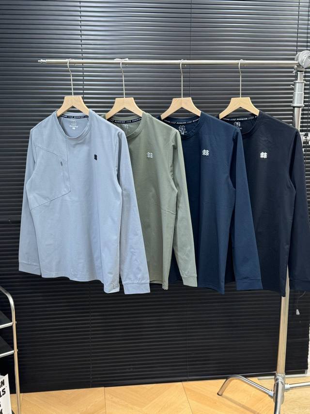 Kolonsport 可隆 秋季新款圆领拉链口袋休闲运动卫衣 颜色：黑色 藏青 军绿 银色 尺码：M L Xl 2Xl 3Xl 此款面料质感轻盈弹力，并具有专业