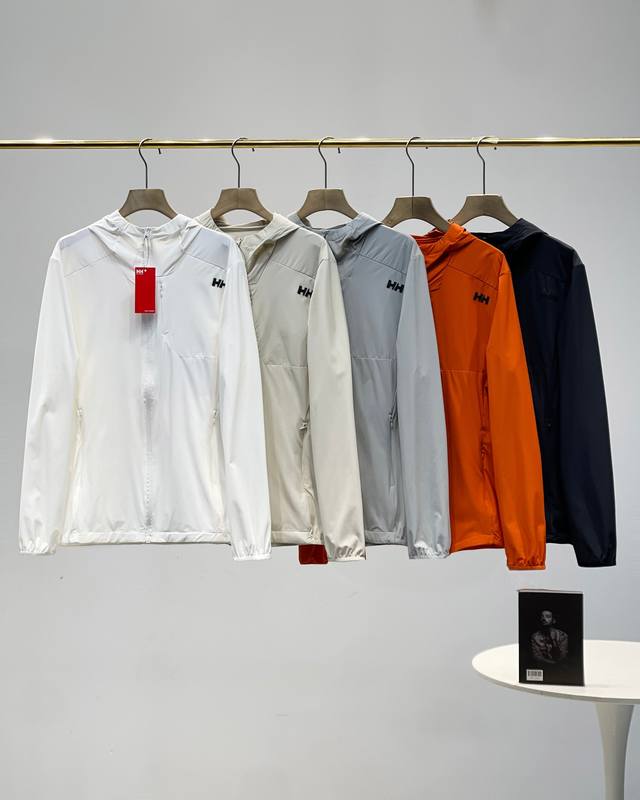 海丽汉森Hellyhansen Hhupf130+夏季轻薄户外运动防晒衣防紫外线好产品非常板正的一款衣服。 科技特供面料不仅仅防晒。还具备了凉感科技，从一时凉到