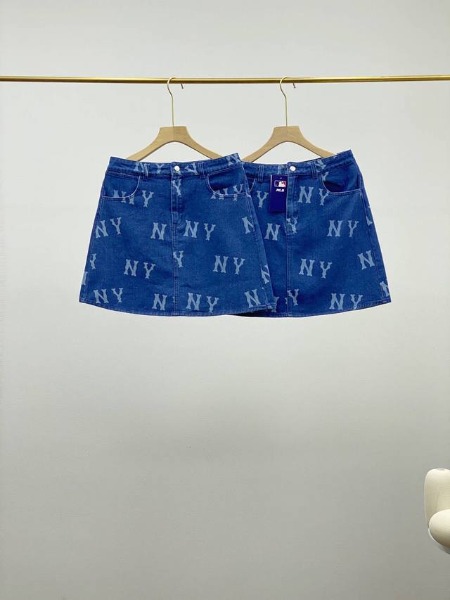 Mlb官方男女虞书欣明星同款牛仔裙Logo短裙24夏季新 火爆款来袭，老花牛仔裙时尚感拉满不一样的时尚体验搭配经典老花牛仔裙也太好看了吧！T恤和牛仔短裙简直不要
