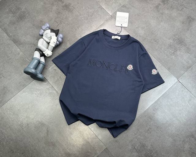 潮牌 蒙口Moncler胸前刺绣小标贴布情侣款短袖T恤！ ：240G双纱潮牌专用棉，纹理清晰，质感满满，同缸定染1×1无色差精密纯棉螺纹，层搭叠穿，自留好货，强