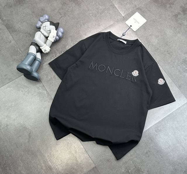 潮牌 蒙口Moncler胸前刺绣小标贴布情侣款短袖T恤！ ：240G双纱潮牌专用棉，纹理清晰，质感满满，同缸定染1×1无色差精密纯棉螺纹，层搭叠穿，自留好货，强