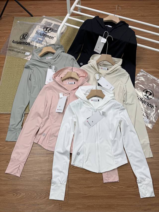 Lululemon 露露25夏季新品！女士修身运动外套冰丝凉感皮肤衣防晒衣！太赞了！观网门店同步！掌柜炒鸡推荐！客供面料88%锦纶+12%氨纶！冰感修身防晒衣！