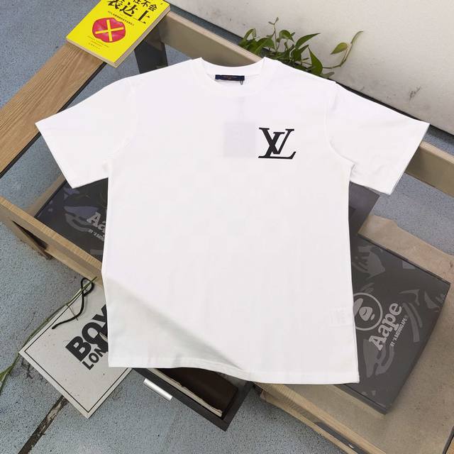 高版本 2025新款Louis Vuitton路易威登Lv棋盘格子图案Logo字母印花休闲情侣短袖T恤，独一无二的活性环保面料染色，32支双纱精梳纯棉爽滑手感，