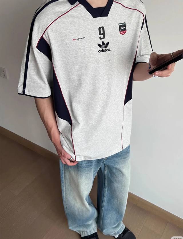 新款阿迪达斯Adidas 9号刺绣工艺西海岸风情侣同款宽松拼接落肩短袖T恤 面料: 300G重磅纯棉新疆长绒棉 采用特定重磅32S精棉平纹针织面料，260克重；
