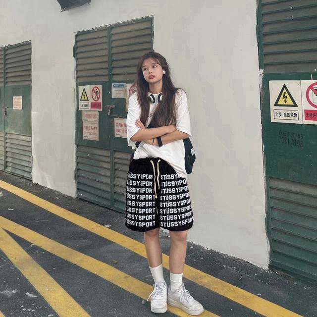 Stussy 斯图西25夏季新品美式字母满印运动网眼短裤 斯图西夏季新品短裤推荐 美式网眼短裤 高克重透气网眼面料 内外双层用料 费工费料 上身不惧透光 正面S