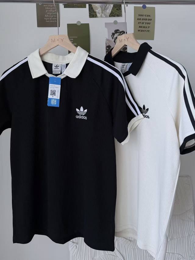 Adidas：阿迪达斯三叶草字母Logo刺绣经典三杠织带拼接华夫格V领Polo短袖 爆款2025新推荐 温柔奶油白撞黑设计 复古时髦百搭 简约黑色拼白色 简约耐