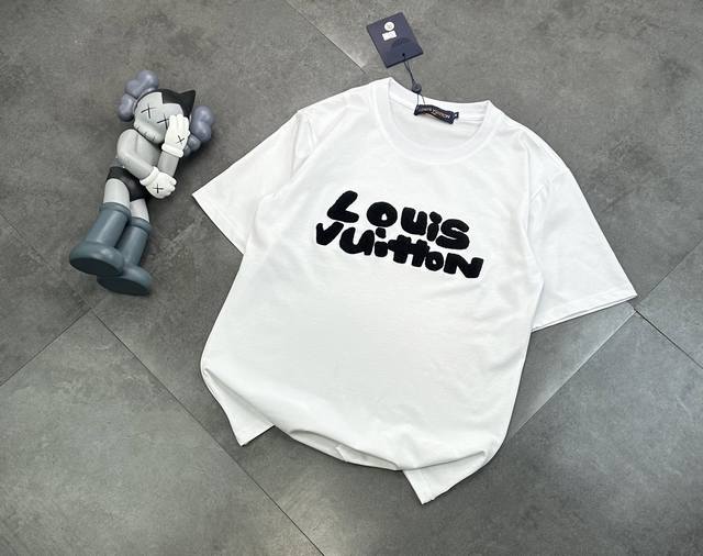 潮牌 Lv路易威登毛巾绣刺绣情侣款短袖T恤！ ：240G双纱潮牌专用棉，纹理清晰，质感满满，同缸定染1×1无色差精密纯棉螺纹，层搭叠穿，自留好货，强烈推荐~所有