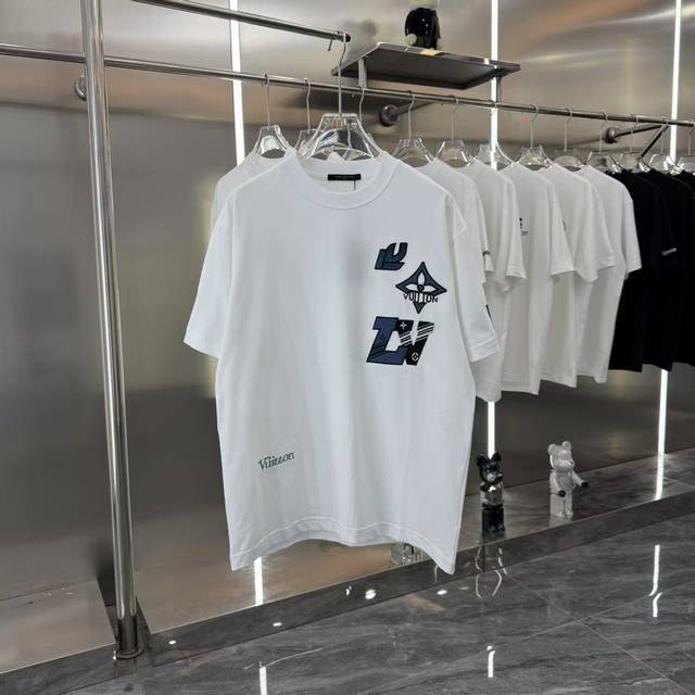 LV 2025春夏新款 贴牛仔布绣花短袖T恤 男女同款 S M L Xl Xxl 五个码 黑色 白色