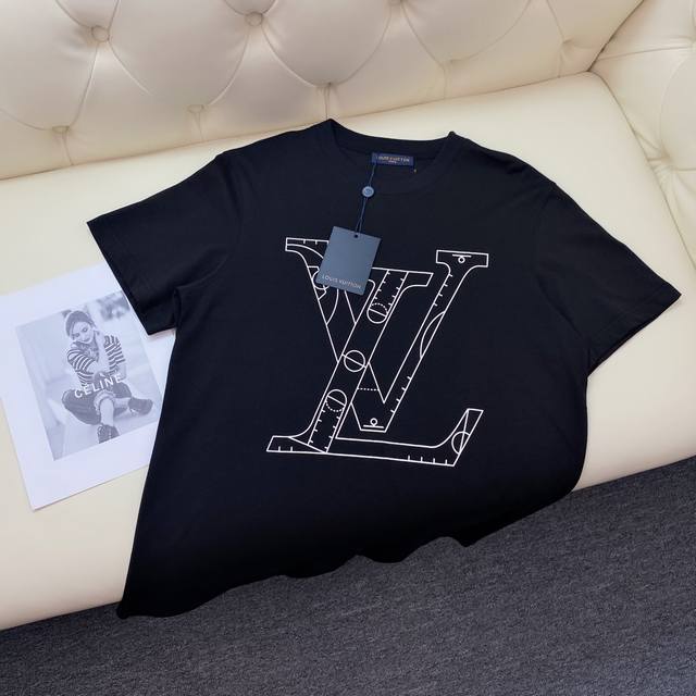 特价 早春新款Lv 与Nba联名限量超炸跨界合作款，定制240克双股精梳棉面料，男女同款，黑白两色 尺码Xssl