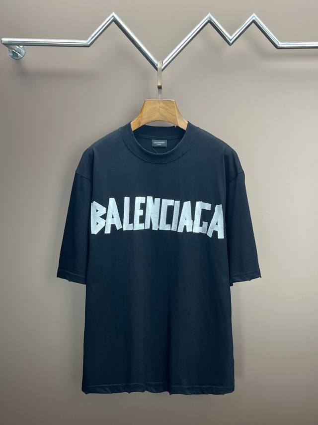 高端品质 巴黎世家Balenciaga 原版高克重纱纯棉面料 重工艺印花、破洞，手感滑爽 L极度舒适体验 十足的高级感，都保持奢华高贵的特有的视觉质感. 颜色：