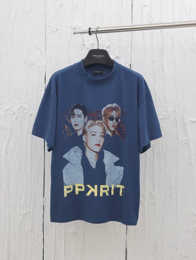 Balenciag* 巴黎25Ss早春新款 Ppkritt联名人像印花短袖T恤 成衣洗水做旧，螺纹釆用定染无色差 人物肖像印花采用直喷印花 袖口Balencia