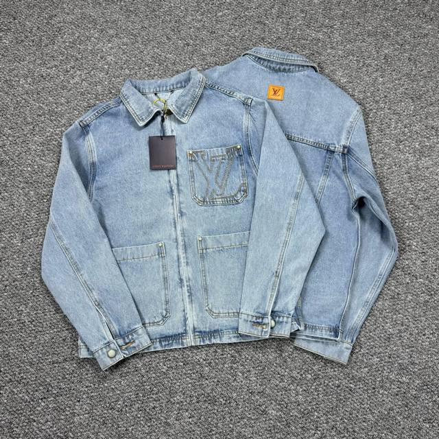 款号：H776 Louis Vuitton & 路易威登 Lv25新款限量口袋大Logo字母金色金线刺绣拉链牛仔外套 品牌老花Logo标志性图案 浓浓的街头美式
