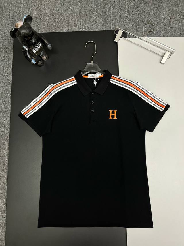 Hermes 爱马仕 织带刺绣新款Polo衫 原版面料 原版订制辅料 官方同款 采用210克丝光珠地棉，定制 同缸染面料 手感非常舒服爽滑 版型挺阔有型 一线品