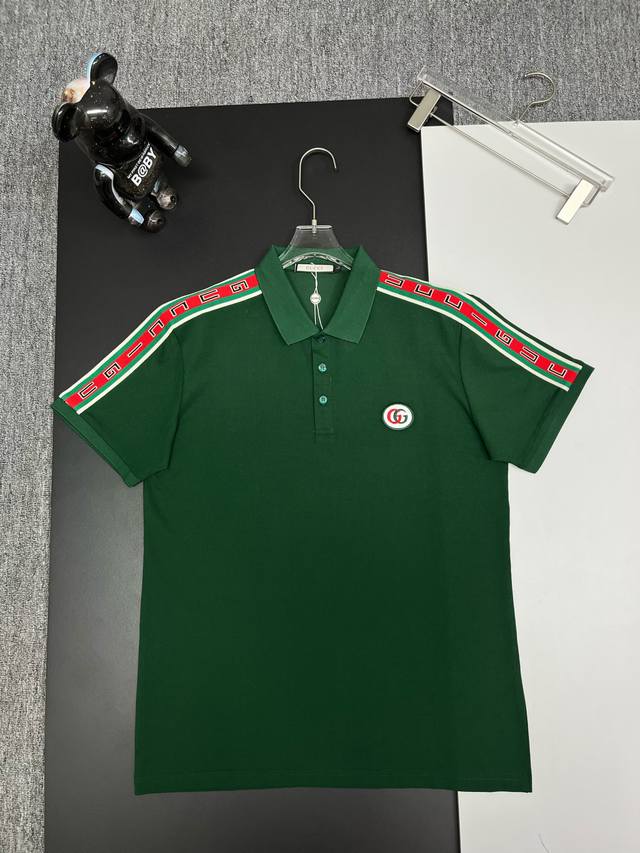 Gucci 古驰 织带刺绣新款Polo衫 原版面料 原版订制辅料 官方同款 采用210克丝光珠地棉，定制 同缸染面料 手感非常舒服爽滑 版型挺阔有型 一线品牌代