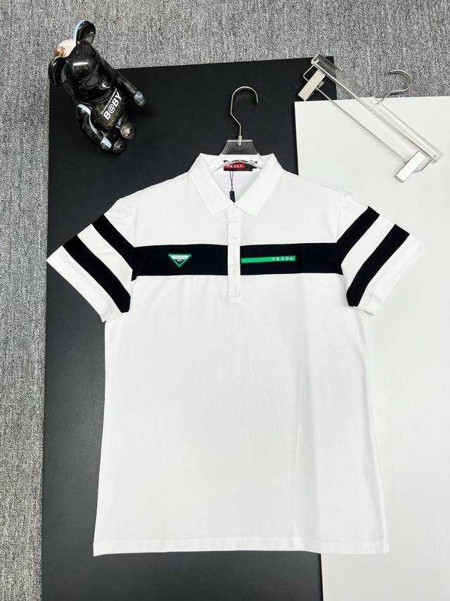 Prada 普拉达 字母刺绣新款Polo衫 原版面料 原版订制辅料 官方同款 采用210克丝光珠地面料，定制 同缸染面料 手感非常舒服爽滑 版型挺阔有型 一线品