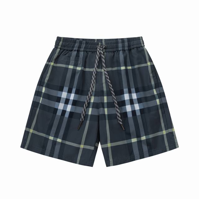 Burberry 巴宝莉 2025春夏 经典格子。新款时尚沙滩裤，带里网 五分短裤！官网同步 原版1-1复刻，原版五金 精选优质聚酯纤维面料、手感细腻，夏季必备