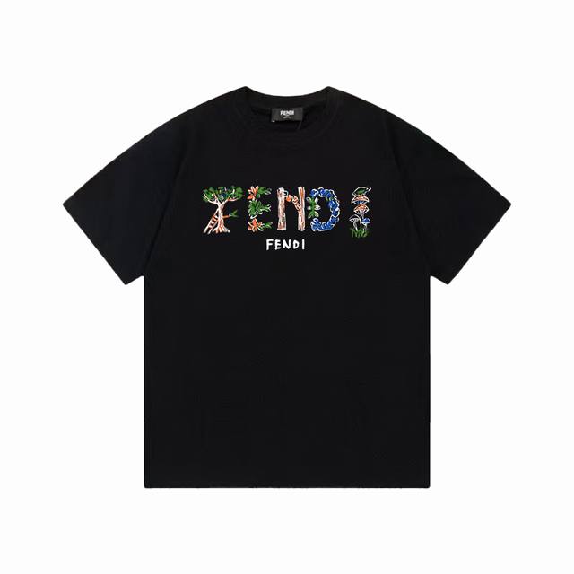 Fendi 芬迪 字母印花圆领纯棉百搭潮流短袖T恤男女同款 吊牌 领标 水洗唛 三标齐全 定织定染280克精梳棉面料 尺码：S-Xxl 颜色：黑色，白色