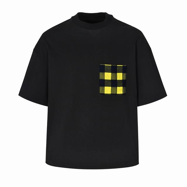 独家供应 Bv 25Ss新款口袋拼色短袖 黑色 面料采用26支高密双纱平纹布220克100%棉，21支双纱1*1罗纹380克100%棉。此款为Oversize版