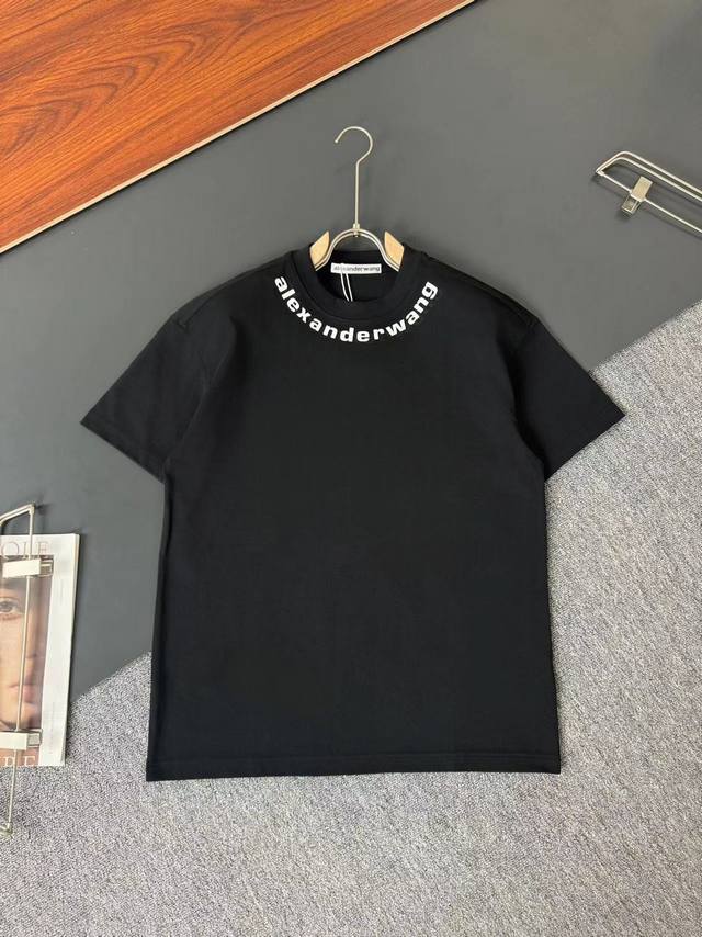 Alexanderwang*亚历山大*Aw 春夏最新款圆领时尚短袖T恤，重克纯棉双纱纯棉面料！贴肤舒适，耐看又好穿，厚板硅胶工艺Logo设计，原厂工艺一丝不苟，