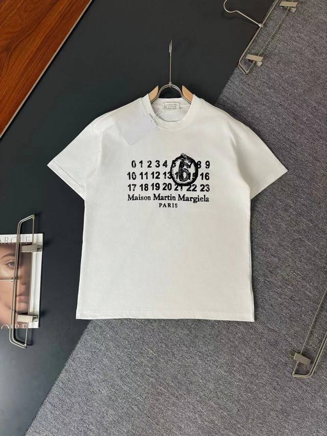Mm6* 马吉拉* Ss春夏最新款圆领时尚短袖T恤，重克纯棉双纱纯棉面料！贴肤舒适，耐看又好穿，经典简约字母Logo设计，原厂工艺一丝不苟，休闲百搭必备款 码数