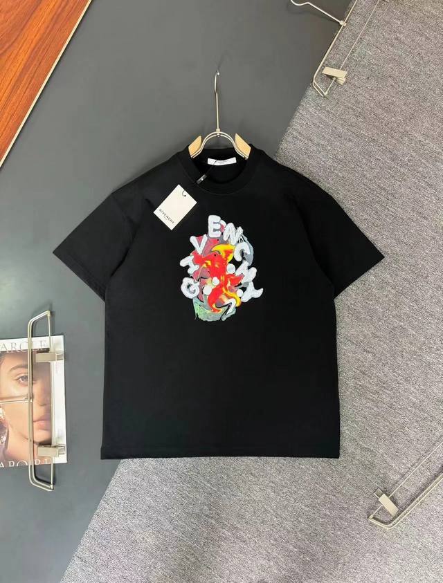 Givenchy* 纪梵希*Ss春夏最新款圆领时尚短袖T恤，重克纯棉双纱纯棉面料！贴肤舒适，耐看又好穿，经典Logo设计，原厂工艺一丝不苟，休闲百搭必备款 码数