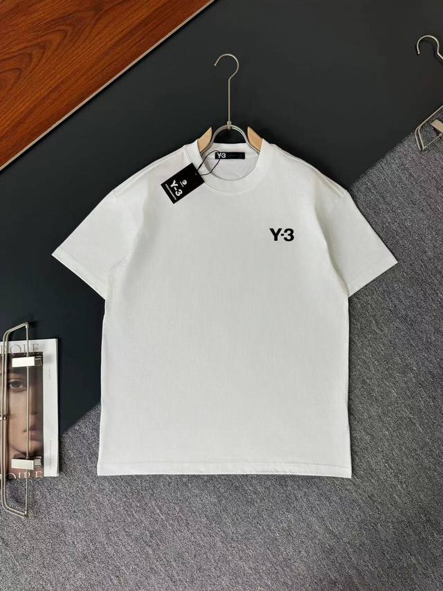 Y-3*山本耀司*春夏最新款圆领时尚短袖T恤，重克纯棉双纱纯棉面料！贴肤舒适，耐看又好穿，立体硅胶字母工艺Logo设计，原厂工艺一丝不苟，休闲百搭必备款 码数