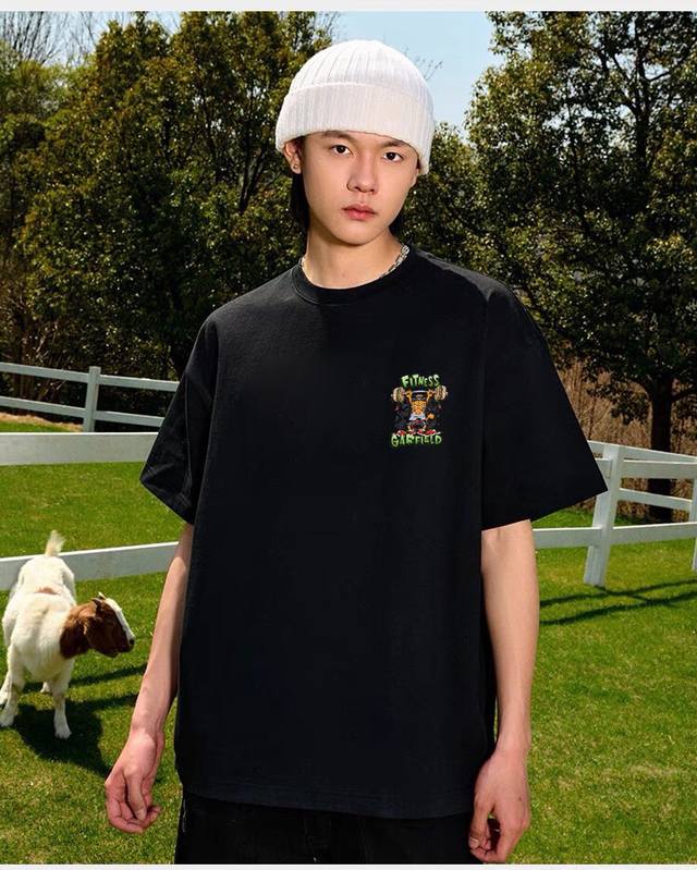a356# Adidas 三叶草 加菲猫联名 举哑铃 卡通动漫 短袖T恤 男女同款 半袖 情侣款 面料工艺： 1.2 G重磅纯棉，100%棉，恰到好处的克重，上