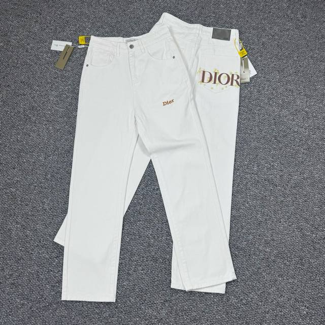 款号：H765 Dior & 迪奥 25Ss 小刺绣 数码直喷印花Logo牛仔裤 采用了独特的工艺，如梦似幻的色彩完美演绎