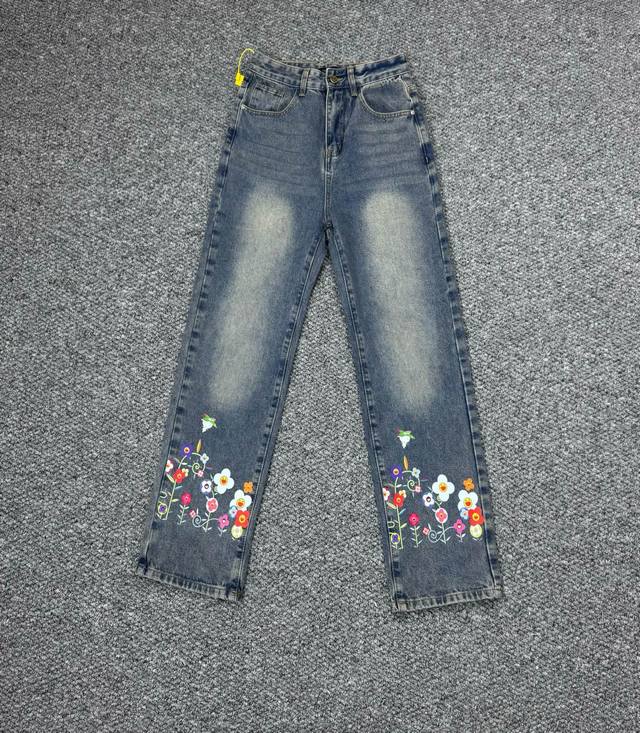 款号：H753 Louis Vuitton & 路易威登 25Ss 小雏菊 口袋刺绣Logo牛仔裤 采用了独特的工艺，如梦似幻的色彩完美演绎