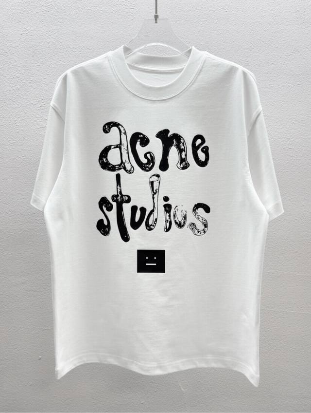 Acne Studios圆领短袖T恤 涂鸦字母 手刷效果也太好看了 面料定制定染 300克100%纯棉短袖 手感非常舒服 超级百搭好看的一款短袖 三标齐全 非市