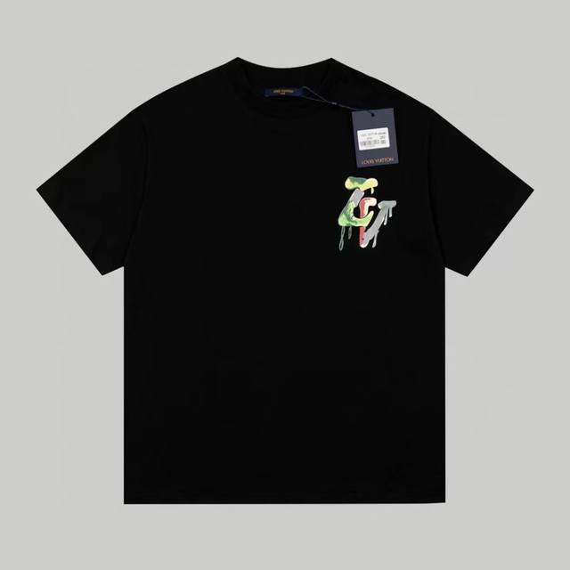 704 - 1V后背彩绘字母压花短袖T恤 - 颜色：图片色 - 尺码：Xs S M L Xl - 面料：采用260克双纱面料+260克配套螺纹 - 辅料: 全套