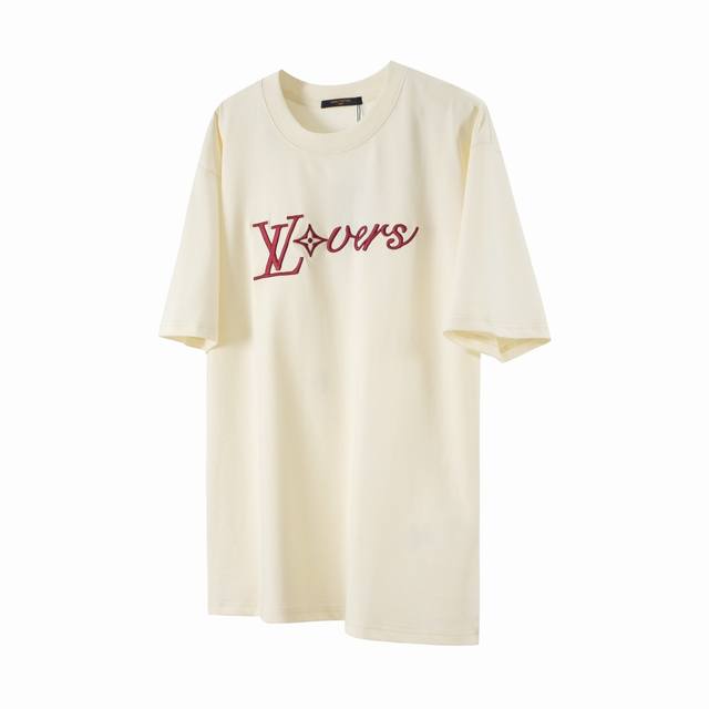 L03 Lv 路易威登 24Ss限定款酒红老花签名短袖 限定款酒红色签名老花刺绣 采用32支双纱精梳平纹260G，面料订染颜色，后整蚀毛后，对照原版做丝滑超柔处