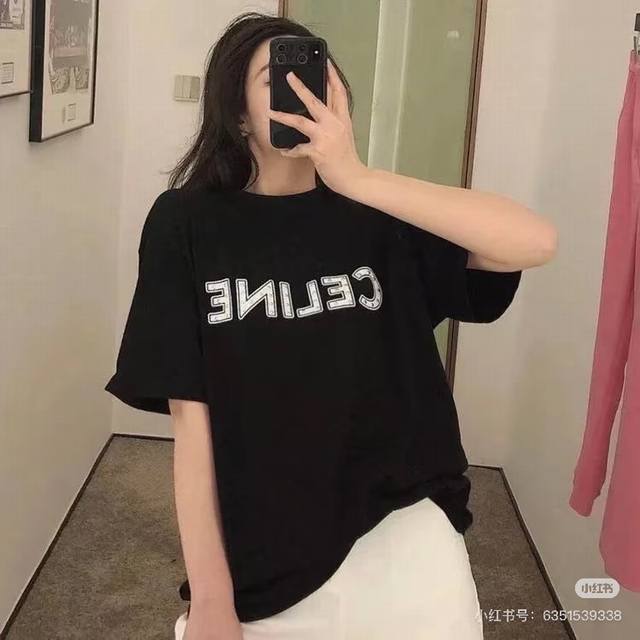 上新 款号:G916 Celine 赛琳新款经典Logo胸口贴布铆钉休闲圆领短袖T恤 小红书热门爆款｜明星网红同款穿搭 1面料采用26支270克纯棉双纱面料 柔
