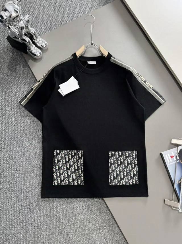 Dior 迪奥 2025新款 肩部植绒Cd字母Logo 立刺绣字母 男女同款 短袖T恤 定制260克 ％双纱纯棉面料 定染32支双股螺纹 领标吊牌主唛三标齐全