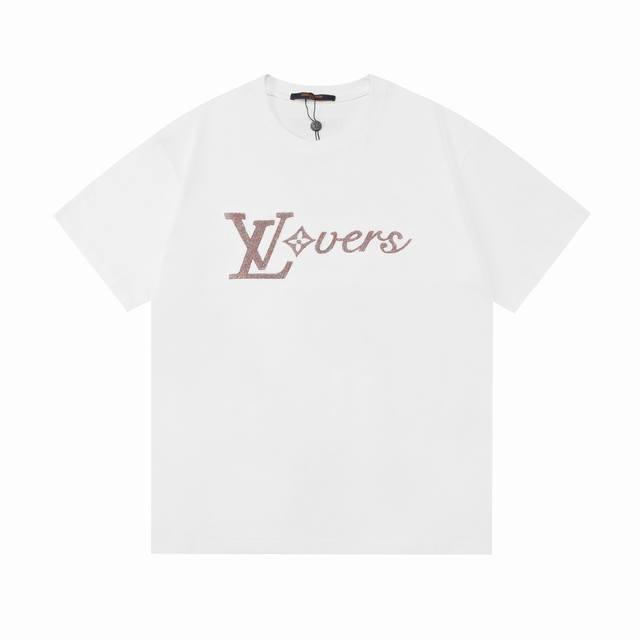 Lv 驴家 2025新款 七彩四叶草金丝刺绣Logo 男女同款 短袖T恤 定制320克 ％双纱纯棉面料 定染32支双股螺纹 领标吊牌主唛三标齐全 颜色：白色 尺