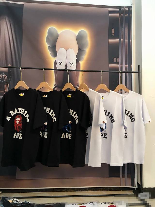00114款A Bathing Ape 猿人头系列 字母印花短袖T恤 男女同款 码数Smlxlxxl 黑紫，白紫，黑篮，白蓝，黑红，白红。黑粉，白粉