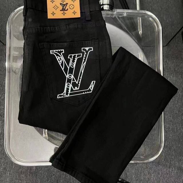 款号Cc842 Lv路易威登印花牛仔裤原厂原布原洗水！进口原版水洗弹力面料，复杂的手工艺叠加，任何一个洗水环节多停留几秒都会变成完全不一样的颜色效果，所以越加珍