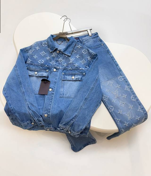 外套款号：D205裤子款号：D206 Loui** Vuitton 路易威登Ss新款联名Lvtyler提花刺绣牛仔外套 超时髦新款丹宁牛仔 精密定位彩色刺绣 非