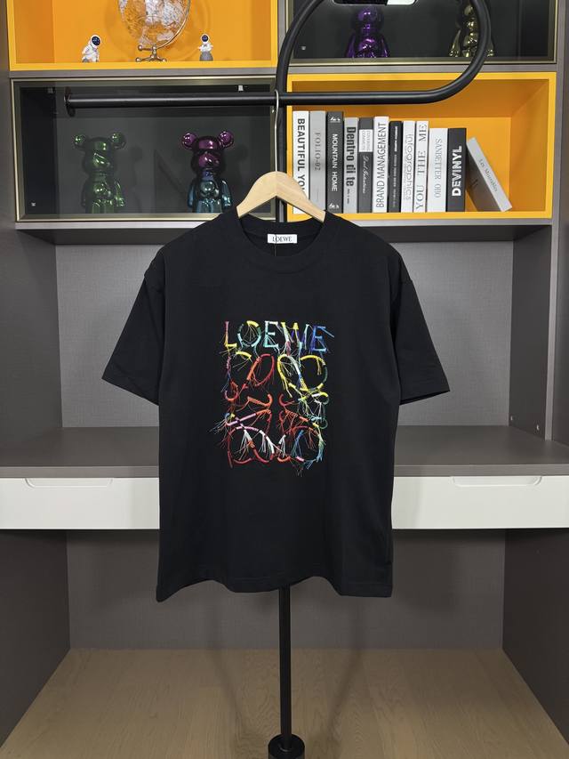 罗意威 25Ss 春夏新款首发最新款短袖圆领T恤 高端订制 设计前卫时尚！品牌Logo重工艺设计 高端定制270克面料.手感柔软.穿着舒适.级别精致车线. 颜色