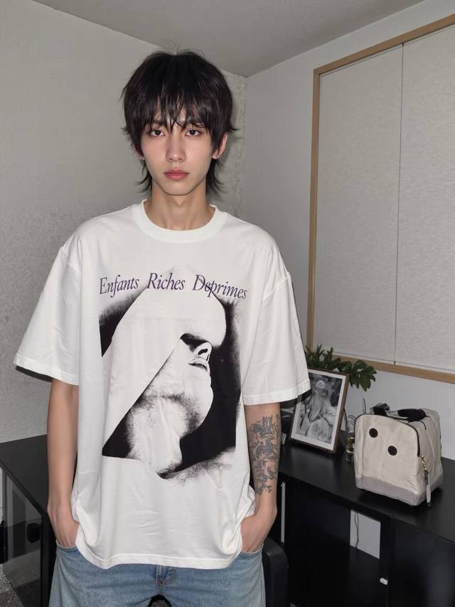 款号410 今年穿富二代一定会暴富Er Denfants Riches Deprimes 忧郁的富二代Blue忧女孩印花短袖 面料采用定织250G32支双股双纱