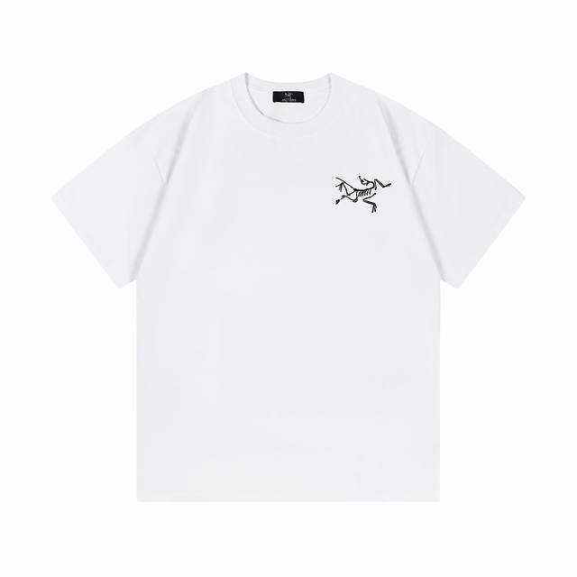 隔天到 Arc Teryx 2025早春新款 官网同步 前后经典Logo字母 男女同款 短袖T恤 定制300克 ％双纱纯棉面料 定染32支双股螺纹 领标吊牌主唛