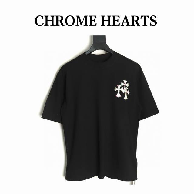 Chrome Hearts Ch克罗心 梵文十字架重工刺绣T恤 克罗家的每一款真的是绝绝子 每一件都是背影杀这件皮标设计真的很酷 皮标加上银饰设计使整件衣服锦上