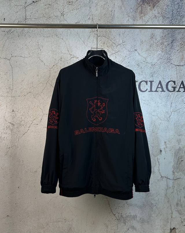 原单 款号：Bl020 上新 Balenciaga 巴黎世家新款Lion Club曼联运动冲锋衣外套- 酷盖必备 Balenciaga 曼联刺绣冲锋衣 潮流玩家