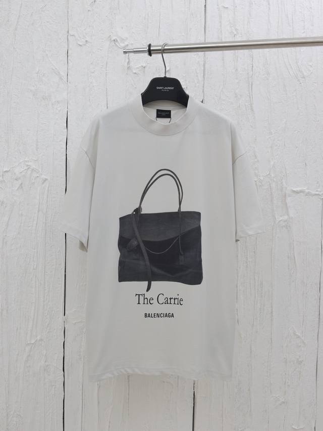 Balenciag* 巴黎Blcg 官网同款Logo短袖 面料采用300克重双纱精梳棉，定制32支1*1螺纹，成衣两遍水洗处理，面料舒适亲肤无异感，定制定染面料