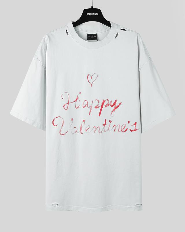 Balenciaga Ss25 市面最高版本 25情人节短袖 原版开发定织260G面料 高度还原 洗水处理 手感厚重 质感区别市场货 采用进口椭圆机印花 每个印