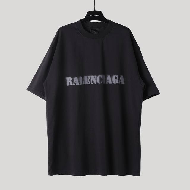 品牌：Aeniaa 巴黎世家 名称；胸前字母模糊 T恤 面料：双纱32支240 克-专柜同步 #市面最高版本 原版开发定织面料工艺洗水处理 厚实感十足 质感区别