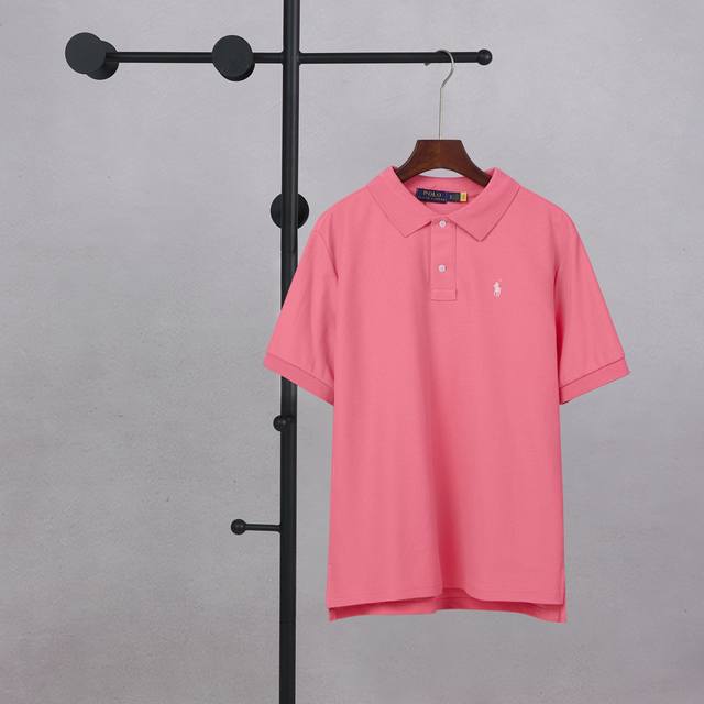 ralph Lauren拉夫劳伦Polo翻领胸口小标刺绣短袖 码数：S M L Xl 价格P： 颜色：深粉色 夏日型格必备，拉夫劳伦翻领短袖，经典与质感的完美融