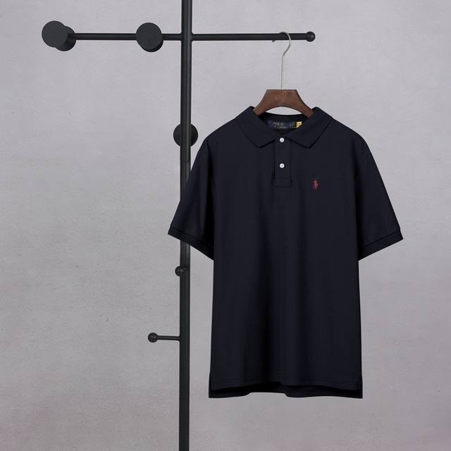 ralph Lauren拉夫劳伦Polo翻领胸口小标刺绣短袖 码数：S M L Xl 价格P： 颜色：藏青色 夏日型格必备，拉夫劳伦翻领短袖，经典与质感的完美融