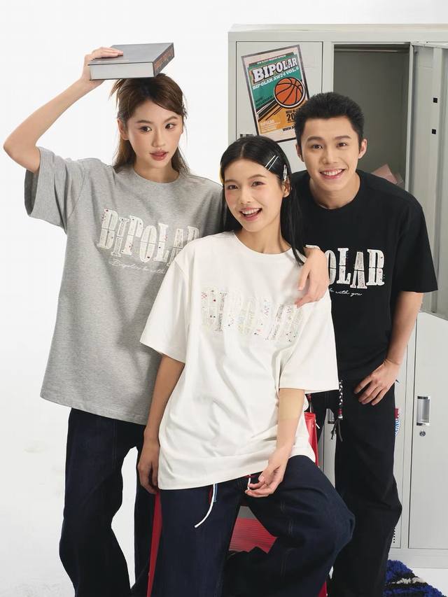 B005# Bipolar圆领短袖Ins美式高街T恤男女宽松贴布刺绣设计感小众上衣 采用原版一致26支2 G食毛重磅双纱纯棉面料，不起球抗皱不变形，上身舒适柔软